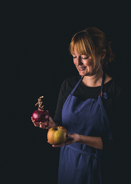 Selfportrait holding an apple and an onion