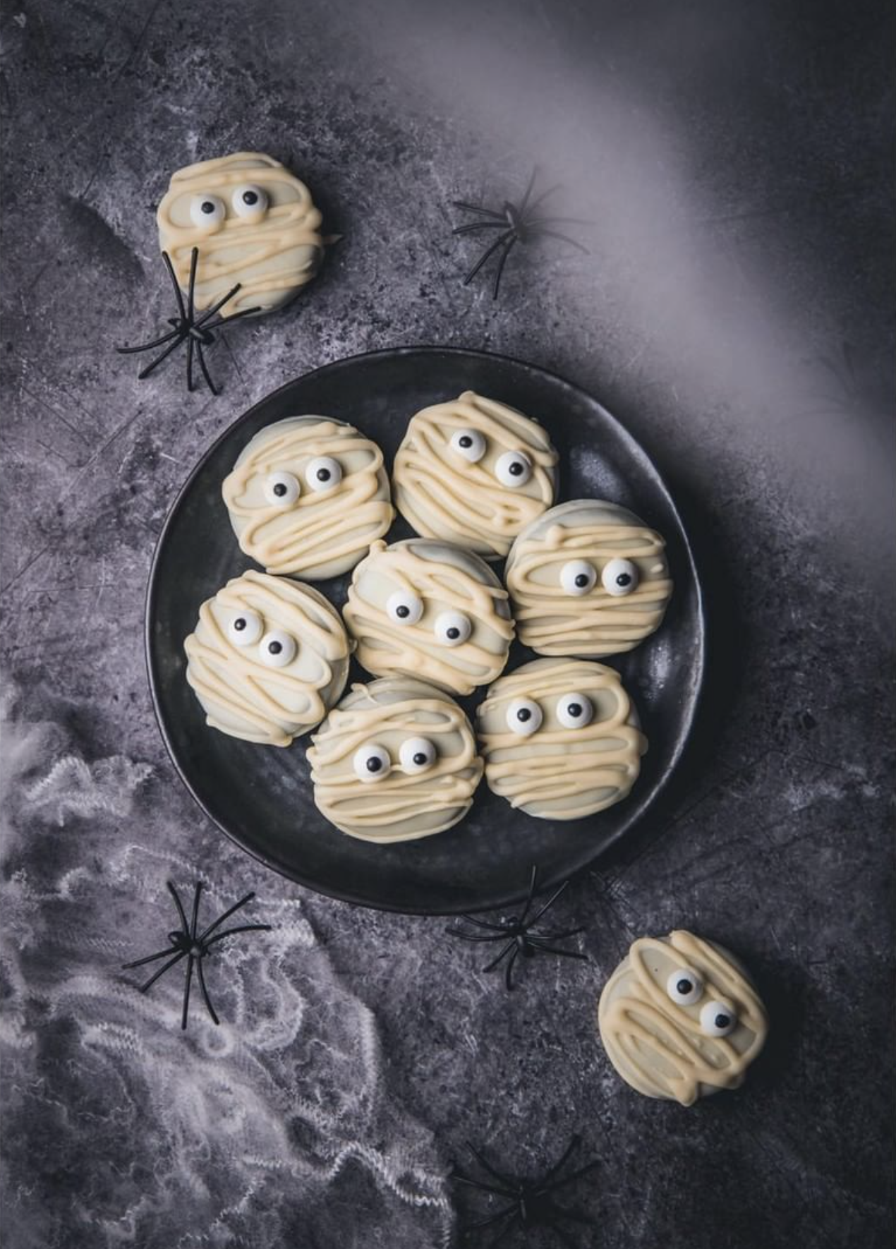 Halloween Oreo mummies